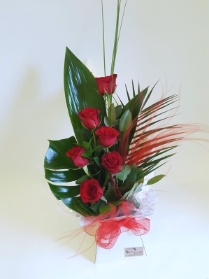 6 roses handtied